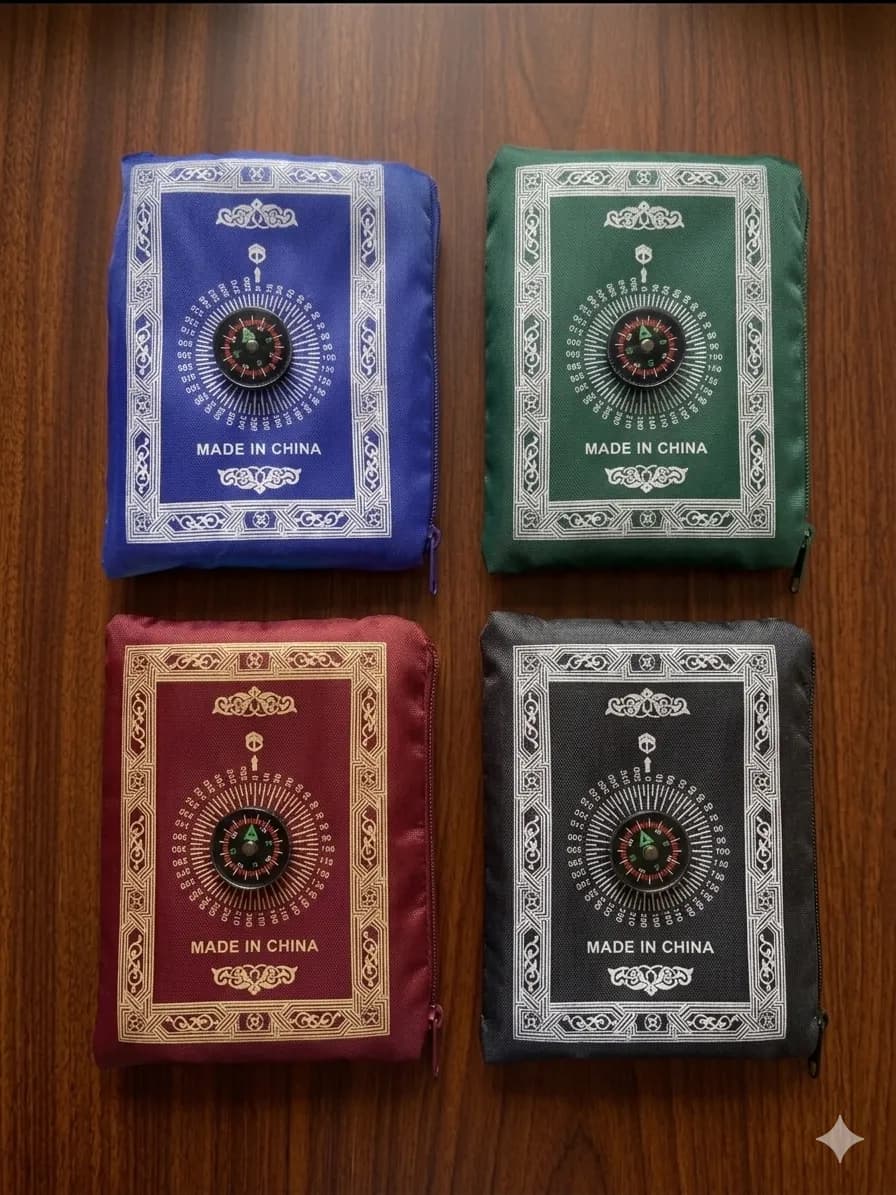 Le produit Tapis de prière de voyage compact (avec indicateur de Qibla).