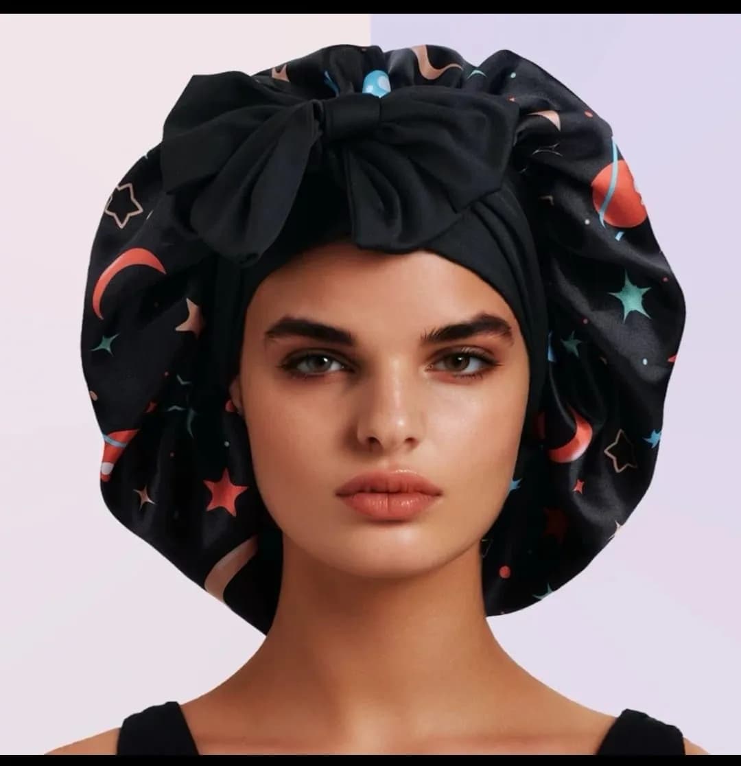 Le produit Bonnet en soie imprimé