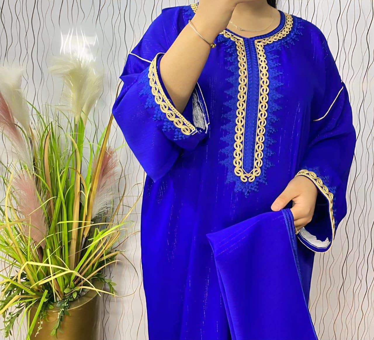 Le produit Boubou marocain brodée avec châle assorti