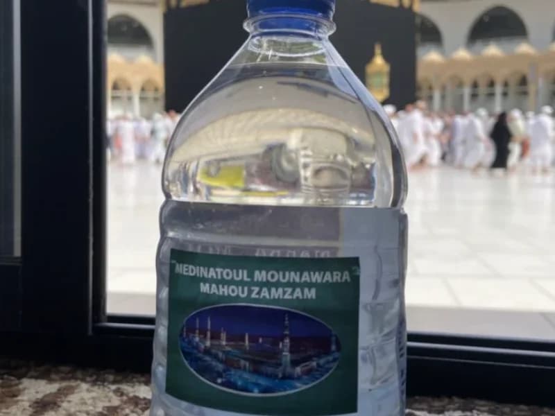 Le produit Eau de Zamzam – Eau Bénie de La Mecque – Bouteille Scellée